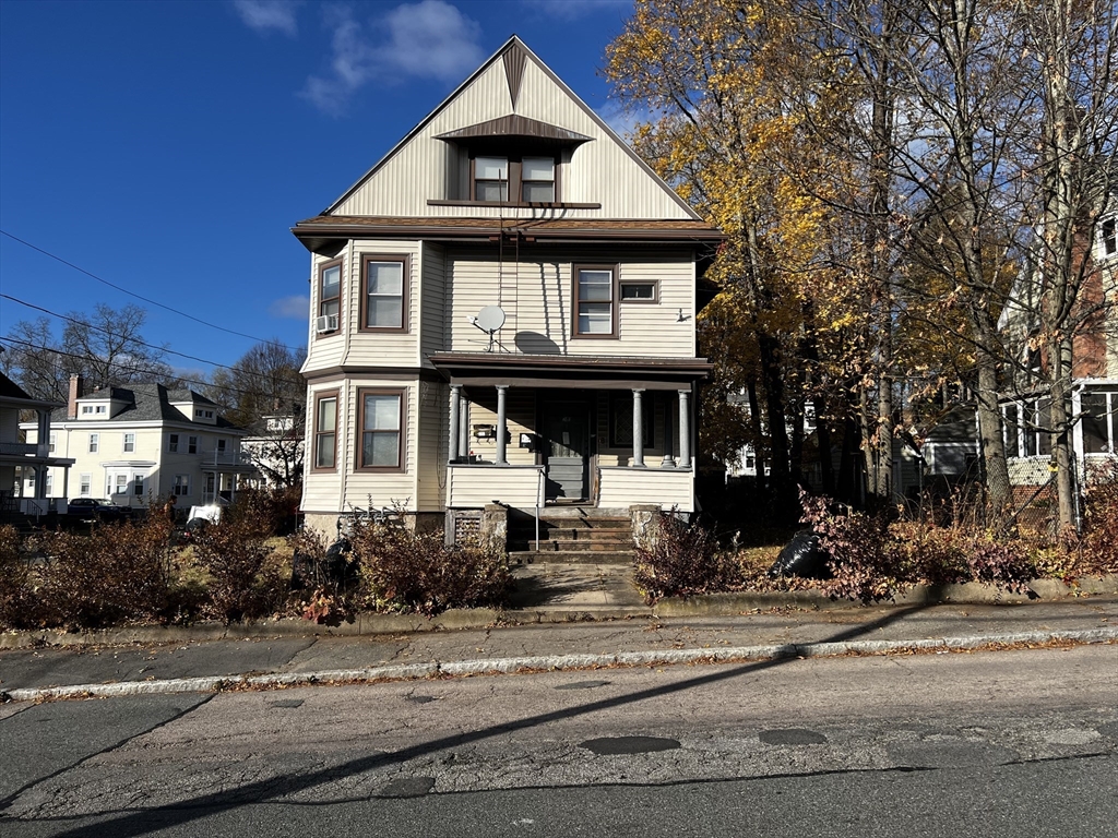 281 Spring St, Brockton, Massachusetts, 7 Bedrooms Bedrooms, 18 Rooms Rooms,4 BathroomsBathrooms,Residential Income,For Sale,Spring St,73314554