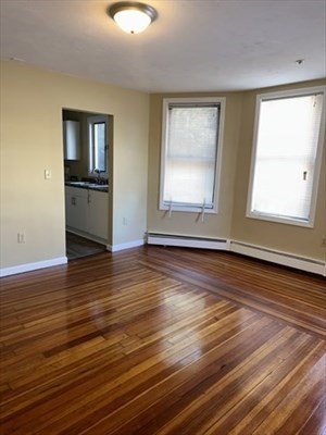 290-292 Chestnut St, Lynn, Massachusetts, 3 Bedrooms Bedrooms, 5 Rooms Rooms,1 BathroomBathrooms,Residential Lease,For Rent,Chestnut St,73314604