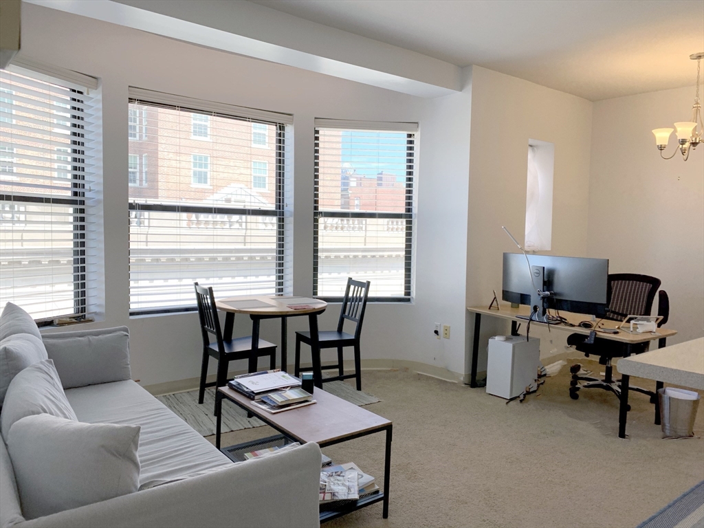 636 Beacon St., Boston, Massachusetts, 1 Bedroom Bedrooms, 4 Rooms Rooms,1 BathroomBathrooms,Residential Lease,For Rent,Beacon St.,73314668