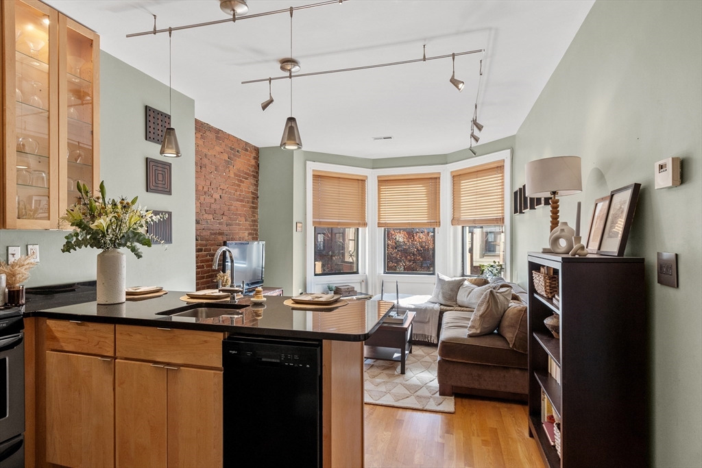 547 Columbus Ave, Boston, Massachusetts, 1 Bedroom Bedrooms, 3 Rooms Rooms,1 BathroomBathrooms,Residential,For Sale,Columbus Ave,73314691