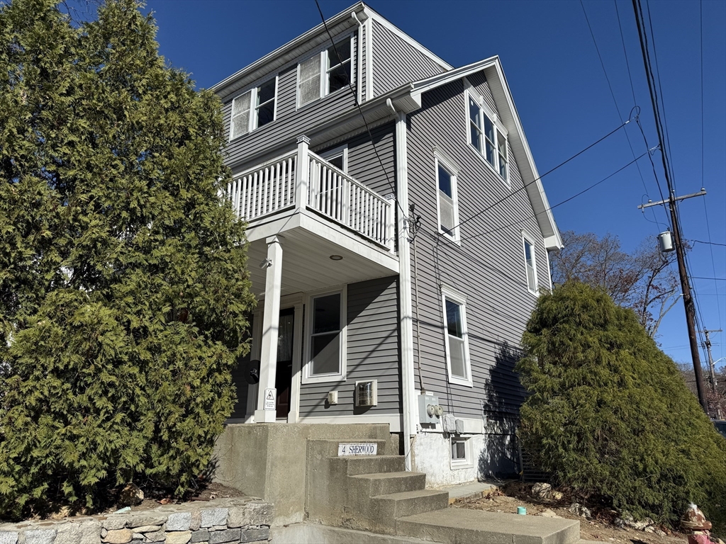 4 Sherwood, North Providence, Rhode Island, 7 Bedrooms Bedrooms, 12 Rooms Rooms,3 BathroomsBathrooms,Residential Income,For Sale,Sherwood,73314709