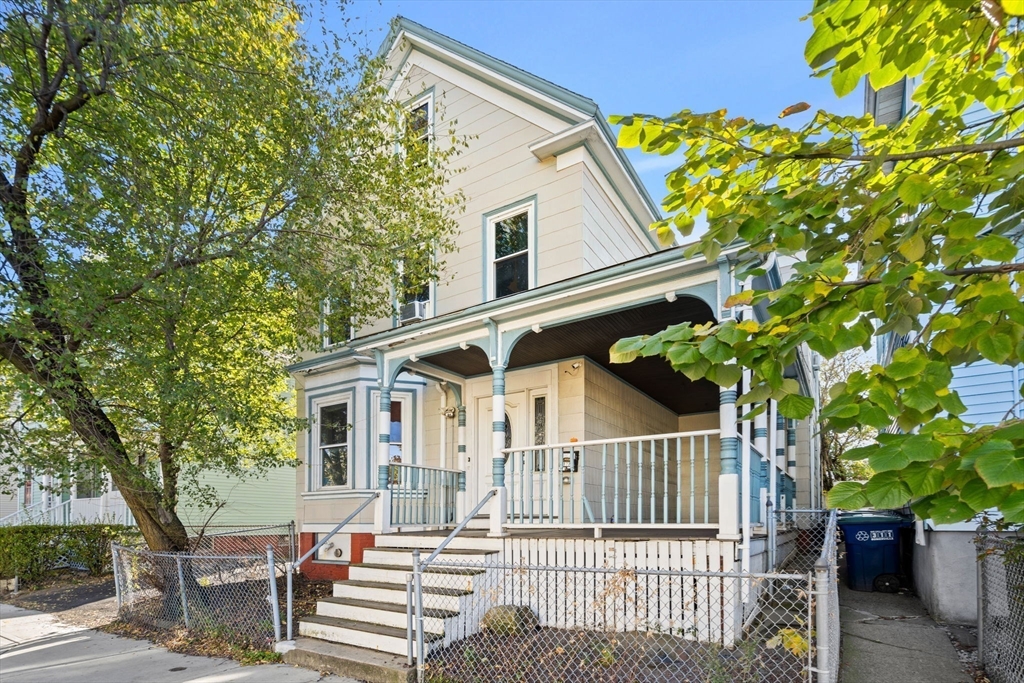 172 Pearl St, Somerville, Massachusetts, 6 Bedrooms Bedrooms, 9 Rooms Rooms,3 BathroomsBathrooms,Residential,For Sale,Pearl St,73314732