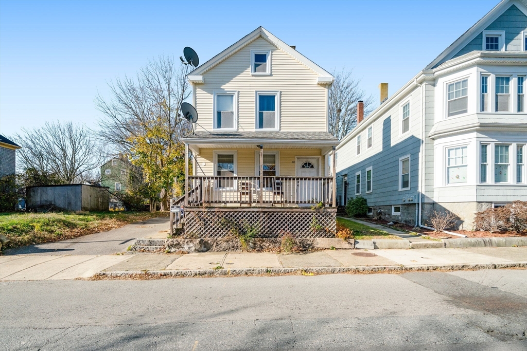 231 Pleasant Street, New Bedford, Massachusetts, 3 Bedrooms Bedrooms, 7 Rooms Rooms,1.5 BathroomsBathrooms,Residential,For Sale,Pleasant Street,73314739