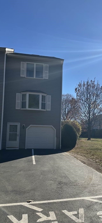 85 Tennis Plaza Rd, Dracut, Massachusetts, 2 Bedrooms Bedrooms, 4 Rooms Rooms,1.5 BathroomsBathrooms,Residential,For Sale,Tennis Plaza Rd,73314745