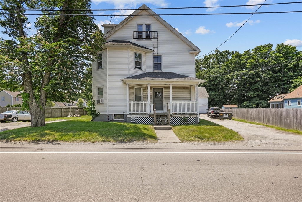 283 Fall River Ave, Seekonk, Massachusetts, 7 Bedrooms Bedrooms, 14 Rooms Rooms,3 BathroomsBathrooms,Residential Income,For Sale,Fall River Ave,73314755