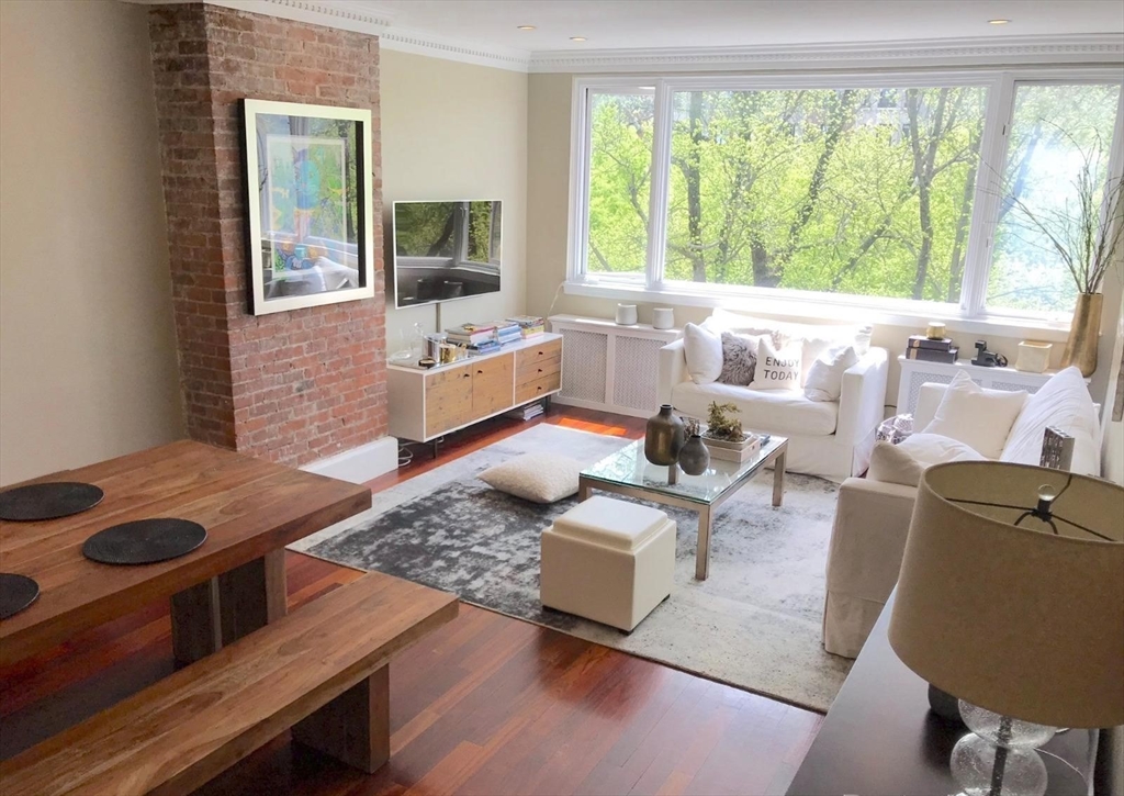 405 Commonwealth Ave, Boston, Massachusetts, 2 Bedrooms Bedrooms, 5 Rooms Rooms,1 BathroomBathrooms,Residential Lease,For Rent,Commonwealth Ave,73314756