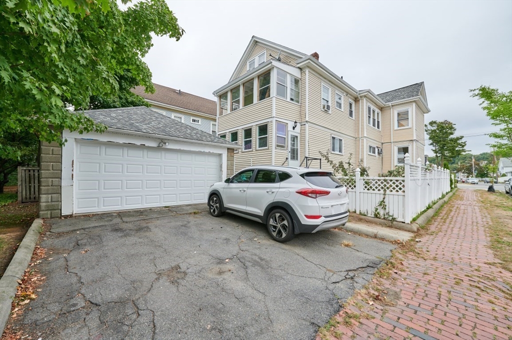 349 Salem St, Medford, Massachusetts, 5 Bedrooms Bedrooms, 7 Rooms Rooms,2 BathroomsBathrooms,Residential Lease,For Rent,Salem St,73314776