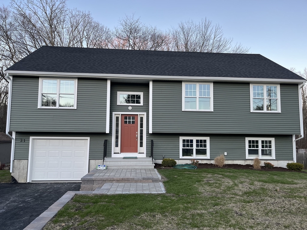 21 Doral Lane, Attleboro, Massachusetts, 3 Bedrooms Bedrooms, 6 Rooms Rooms,2 BathroomsBathrooms,Residential,For Sale,Doral Lane,73314695