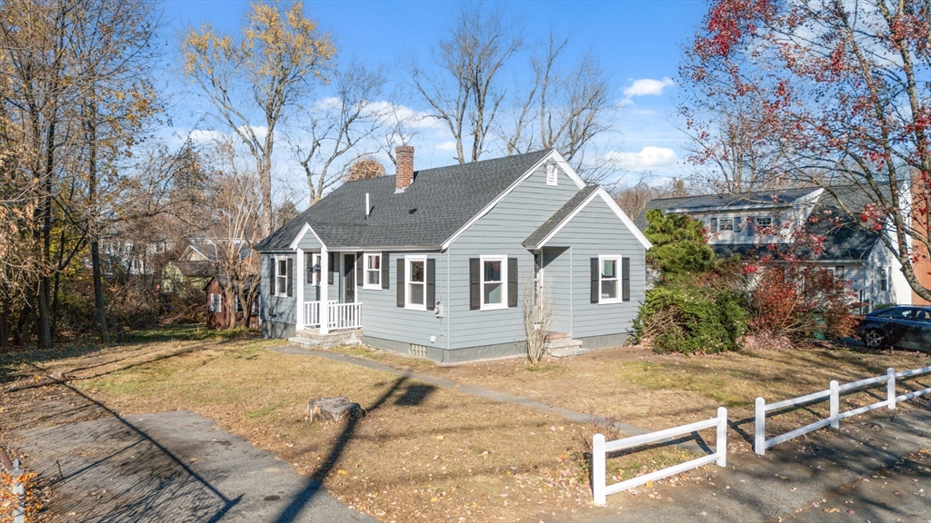 88 Weed St, Lowell, Massachusetts, 2 Bedrooms Bedrooms, 5 Rooms Rooms,1 BathroomBathrooms,Residential,For Sale,Weed St,73314816