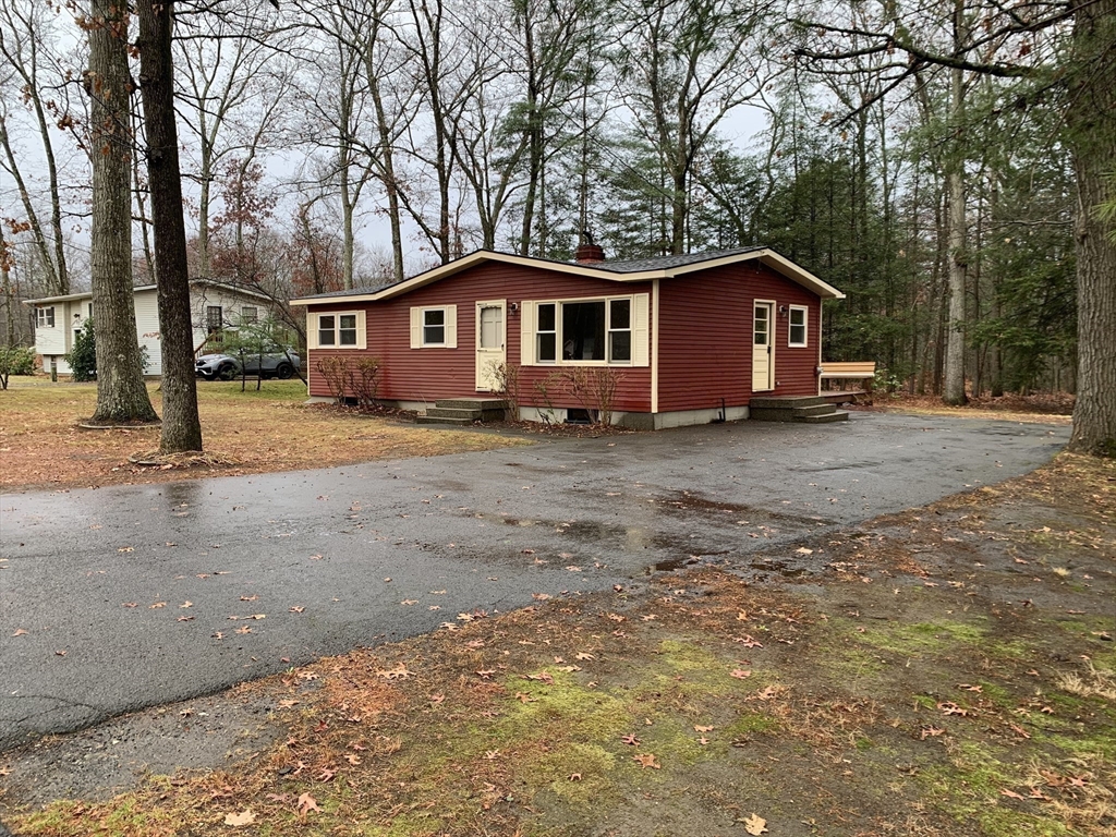 105 Laurel St, Greenfield, Massachusetts, 3 Bedrooms Bedrooms, 5 Rooms Rooms,1 BathroomBathrooms,Residential,For Sale,Laurel St,73314837