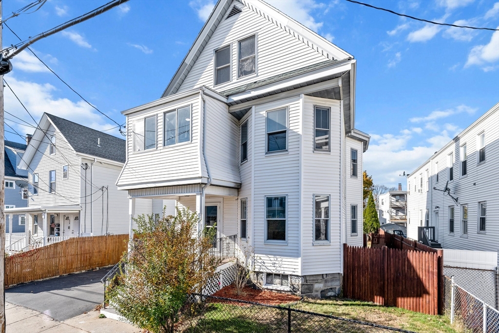 130 Florence, Everett, Massachusetts, 5 Bedrooms Bedrooms, 8 Rooms Rooms,2.5 BathroomsBathrooms,Residential,For Sale,Florence,73314913