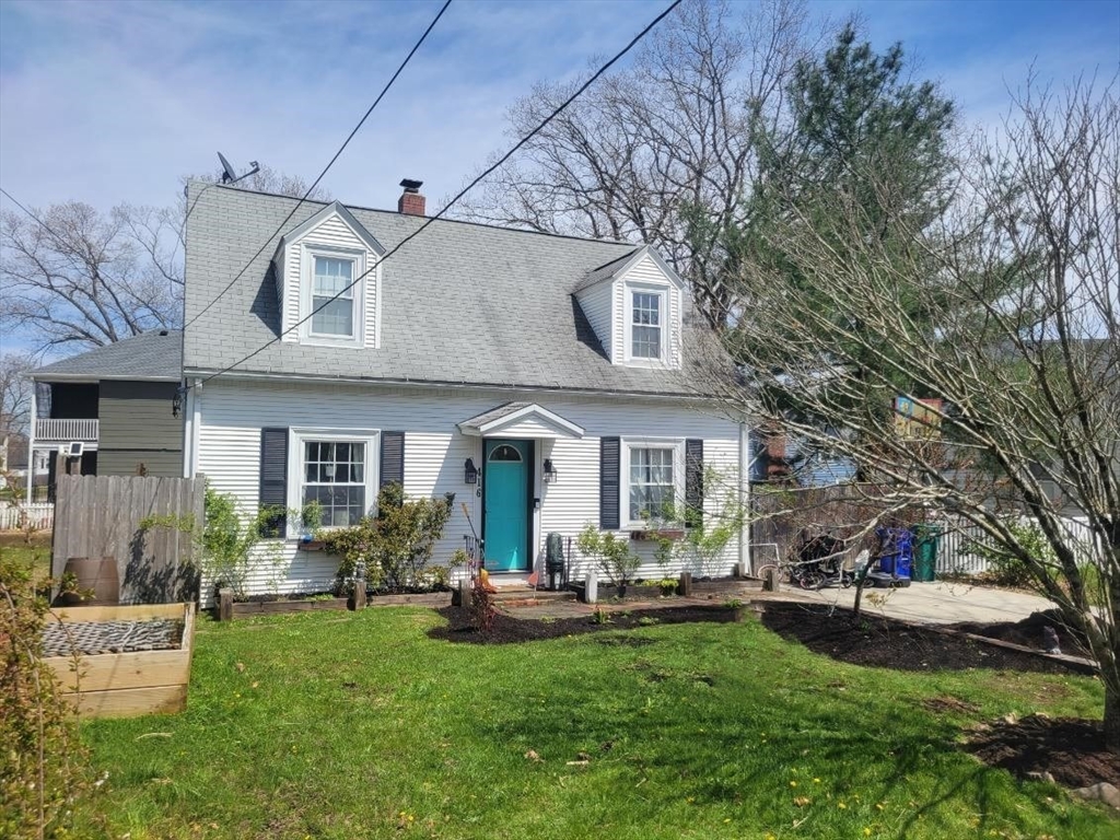 416 Robinson Ave, Attleboro, Massachusetts, 3 Bedrooms Bedrooms, 7 Rooms Rooms,1.5 BathroomsBathrooms,Residential,For Sale,Robinson Ave,73314930