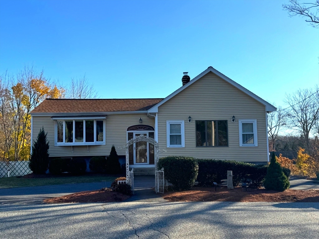 11 Crest Ave, Wilmington, Massachusetts, 2 Bedrooms Bedrooms, 5 Rooms Rooms,2 BathroomsBathrooms,Residential,For Sale,Crest Ave,73314979