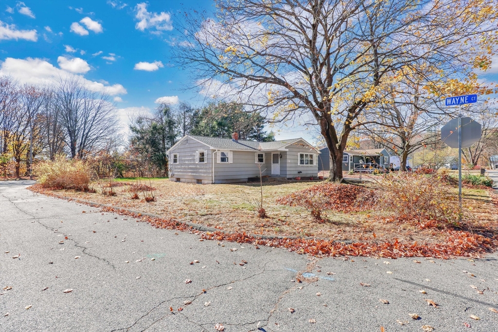 18 Steven Dr, Holyoke, Massachusetts, 2 Bedrooms Bedrooms, 5 Rooms Rooms,1 BathroomBathrooms,Residential,For Sale,Steven Dr,73314999