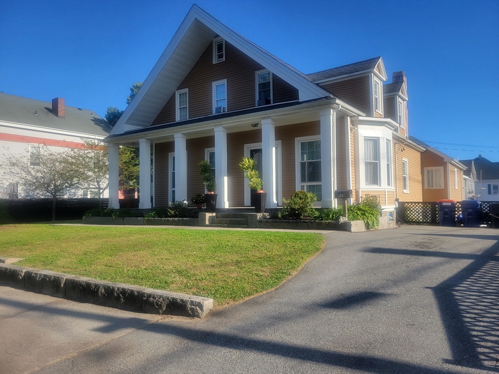 118 Washington St, New Bedford, Massachusetts, 7 Bedrooms Bedrooms, 13 Rooms Rooms,2.5 BathroomsBathrooms,Residential,For Sale,Washington St,73315007