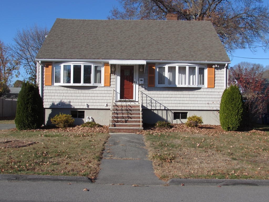 42 Elmwood Avenue, Saugus, Massachusetts, 4 Bedrooms Bedrooms, 6 Rooms Rooms,2 BathroomsBathrooms,Residential,For Sale,Elmwood Avenue,73315020