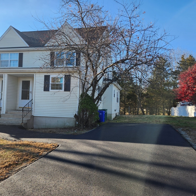 28 Quincy Way, Attleboro, Massachusetts, 2 Bedrooms Bedrooms, 5 Rooms Rooms,1.5 BathroomsBathrooms,Residential,For Sale,Quincy Way,73315023