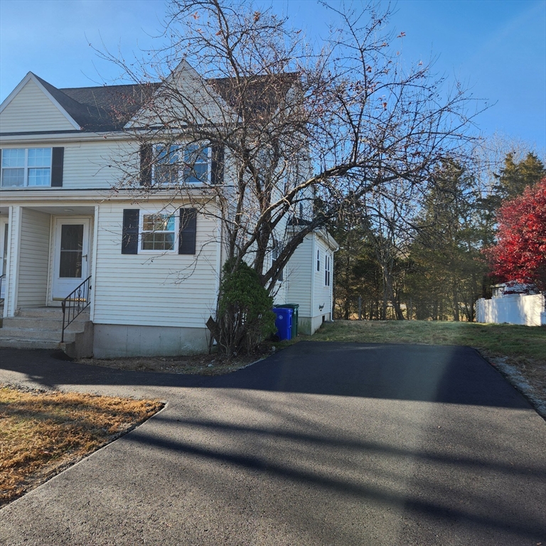 28 Quincy Way, Attleboro, Massachusetts, 2 Bedrooms Bedrooms, 5 Rooms Rooms,1.5 BathroomsBathrooms,Residential,For Sale,Quincy Way,73315021