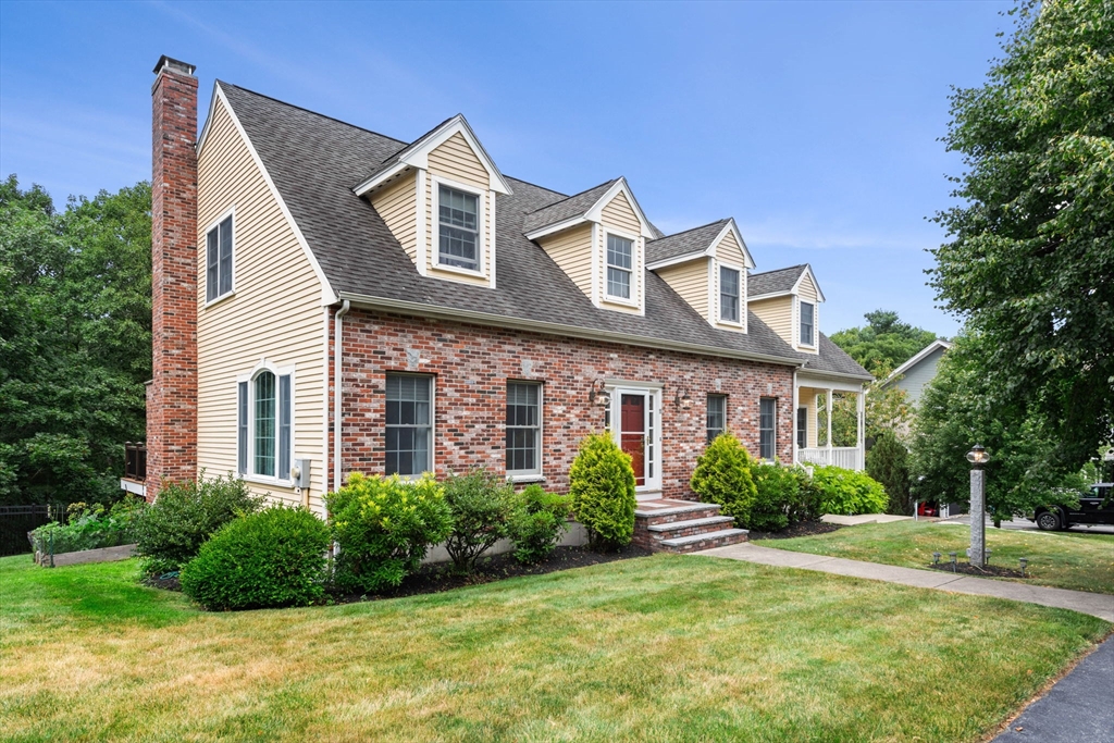 11 Castle Claire Circle, Wakefield, Massachusetts, 4 Bedrooms Bedrooms, 12 Rooms Rooms,3.5 BathroomsBathrooms,Residential,For Sale,Castle Claire Circle,73315031