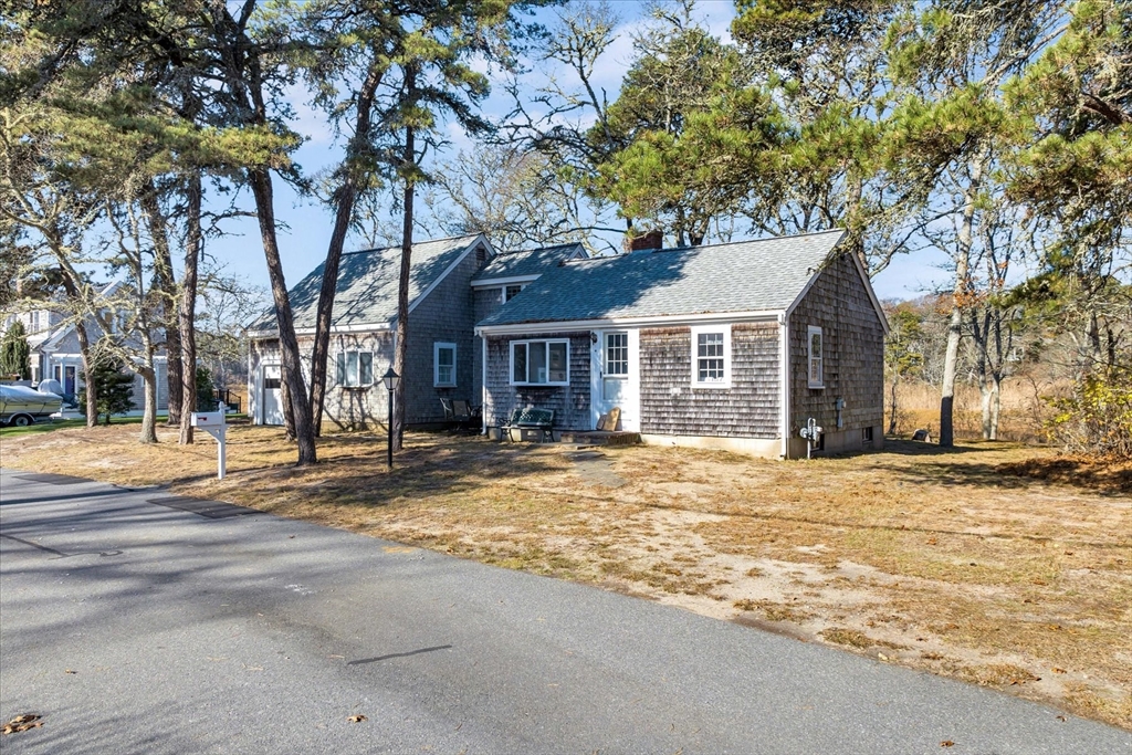 58 Diane Dr, Chatham, Massachusetts, 2 Bedrooms Bedrooms, 5 Rooms Rooms,1 BathroomBathrooms,Residential,For Sale,Diane Dr,73315030