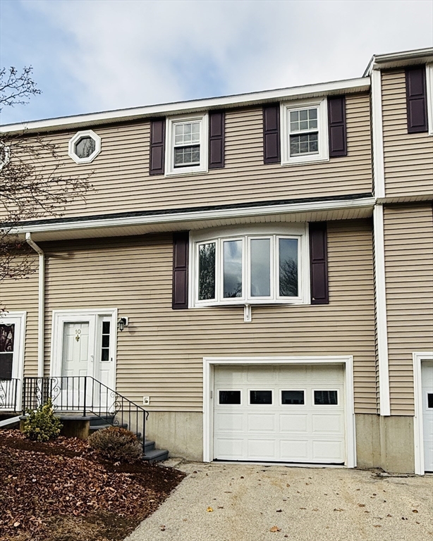 10 Meeting House Ln, Millbury, Massachusetts, 2 Bedrooms Bedrooms, 5 Rooms Rooms,1.5 BathroomsBathrooms,Residential,For Sale,Meeting House Ln,73315018