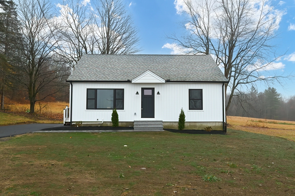 303 Main St, Rutland, Massachusetts, 3 Bedrooms Bedrooms, 6 Rooms Rooms,1 BathroomBathrooms,Residential,For Sale,Main St,73315038