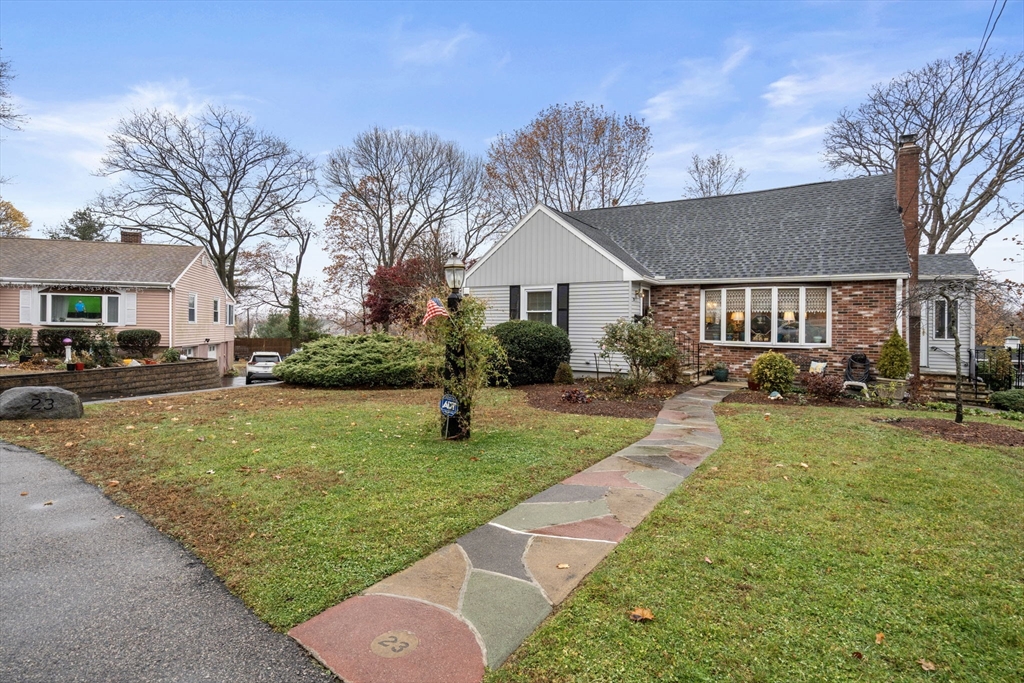 23 Stanley Cir, Quincy, Massachusetts, 3 Bedrooms Bedrooms, 7 Rooms Rooms,2.5 BathroomsBathrooms,Residential,For Sale,Stanley Cir,73315088