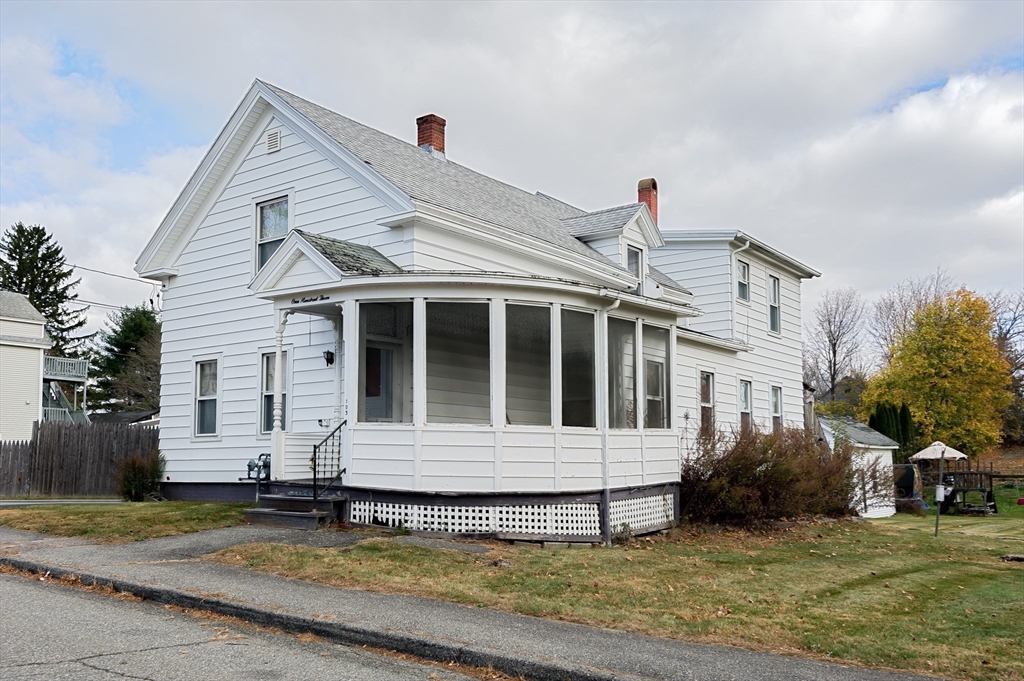 103 Mechanic St, Spencer, Massachusetts, 2 Bedrooms Bedrooms, 12 Rooms Rooms,2 BathroomsBathrooms,Residential Income,For Sale,Mechanic St,73315092