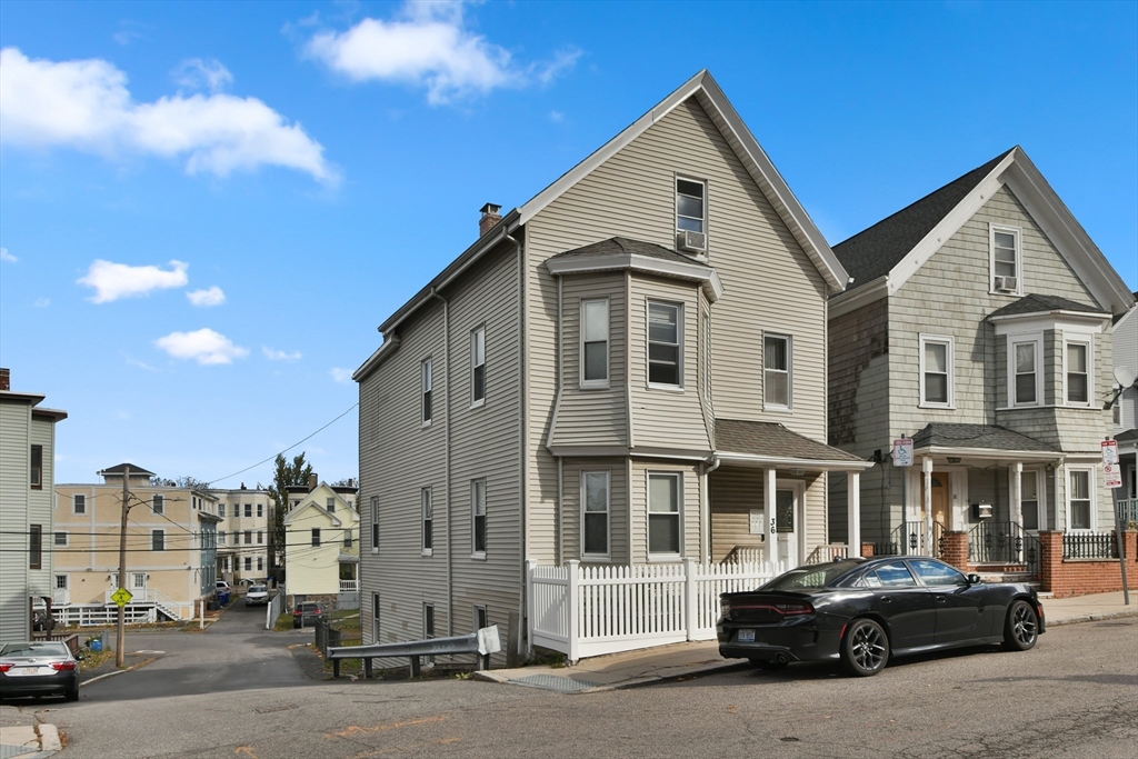 36 Brookford Street, Boston, Massachusetts, 6 Bedrooms Bedrooms, 14 Rooms Rooms,3 BathroomsBathrooms,Residential Income,For Sale,Brookford Street,73315113