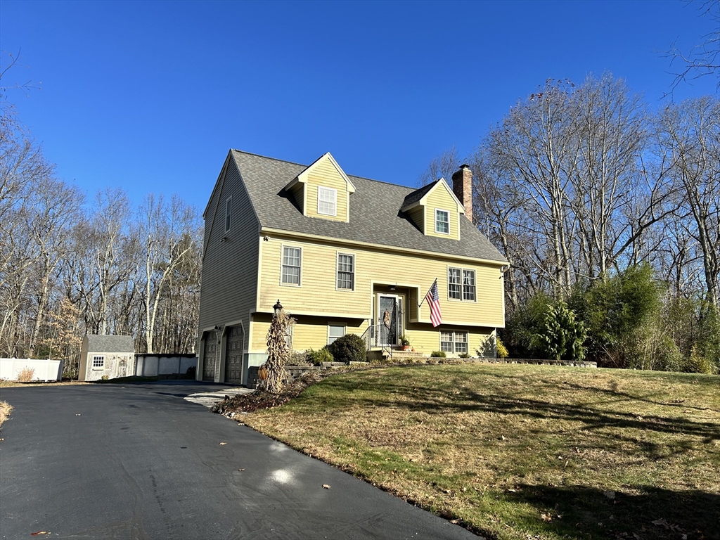 4 Autumn Ln, Leicester, Massachusetts, 4 Bedrooms Bedrooms, 8 Rooms Rooms,2 BathroomsBathrooms,Residential,For Sale,Autumn Ln,73315102