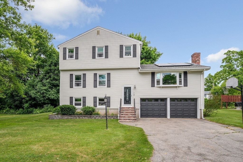 8 Rossi St, Methuen, Massachusetts, 5 Bedrooms Bedrooms, 7 Rooms Rooms,3 BathroomsBathrooms,Residential,For Sale,Rossi St,73257044