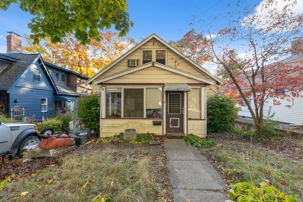 12 Carl Rd, Arlington, Massachusetts, 3 Bedrooms Bedrooms, 5 Rooms Rooms,1.5 BathroomsBathrooms,Residential,For Sale,Carl Rd,73315164