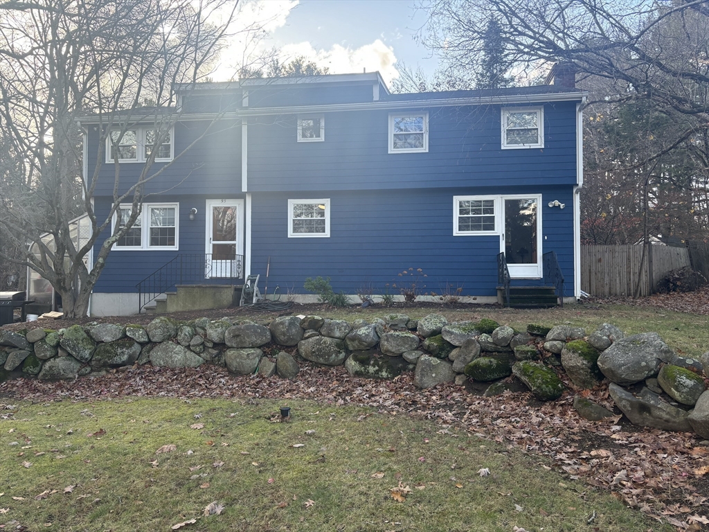 95 Bellflower Rd, Billerica, Massachusetts, 4 Bedrooms Bedrooms, 7 Rooms Rooms,2.5 BathroomsBathrooms,Residential,For Sale,Bellflower Rd,73315178