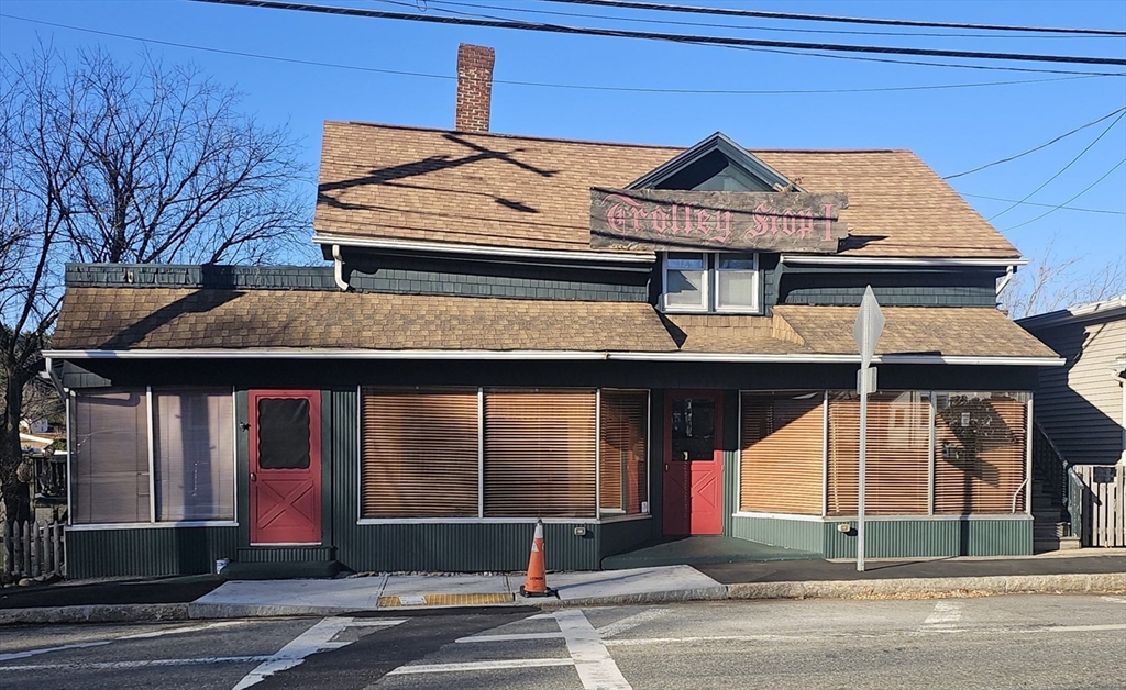 294 E Main St, East Brookfield, Massachusetts, 4 Bedrooms Bedrooms, 14 Rooms Rooms,3.5 BathroomsBathrooms,Residential Income,For Sale,E Main St,73315181