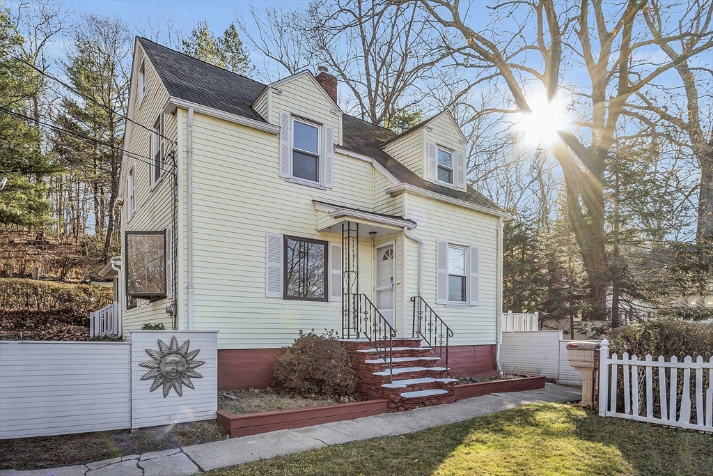 55 Villa St, Fitchburg, Massachusetts, 3 Bedrooms Bedrooms, 6 Rooms Rooms,1.5 BathroomsBathrooms,Residential,For Sale,Villa St,73315187