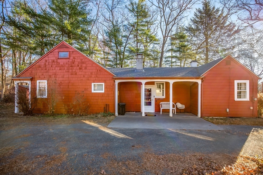 56 Summer Dr, Southwick, Massachusetts, 3 Bedrooms Bedrooms, 11 Rooms Rooms,2 BathroomsBathrooms,Residential Income,For Sale,Summer Dr,73314619