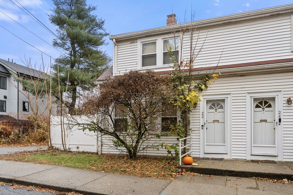 22 Mechanic St., Newton, Massachusetts, 2 Bedrooms Bedrooms, 4 Rooms Rooms,1.5 BathroomsBathrooms,Residential,For Sale,Mechanic St.,73315224