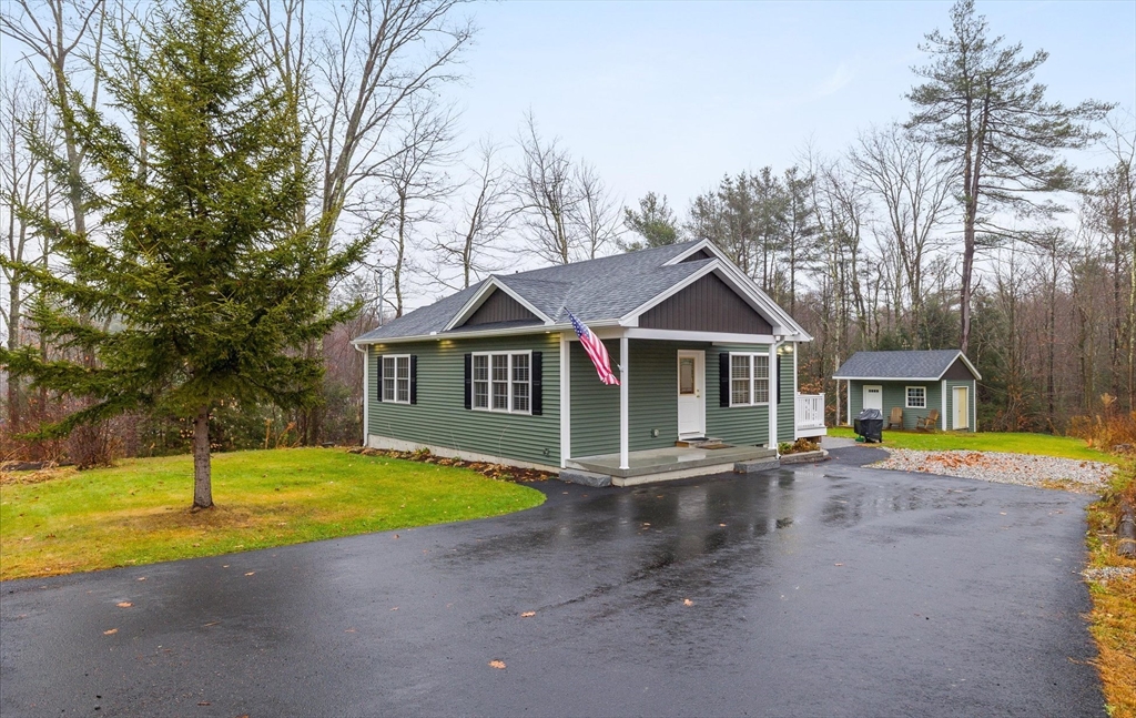 306 Lovewell St, Gardner, Massachusetts, 2 Bedrooms Bedrooms, 4 Rooms Rooms,1.5 BathroomsBathrooms,Residential,For Sale,Lovewell St,73315148