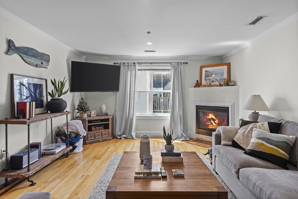 39 Dorchester St, Boston, Massachusetts, 2 Bedrooms Bedrooms, 4 Rooms Rooms,2 BathroomsBathrooms,Residential Lease,For Rent,Dorchester St,73315373