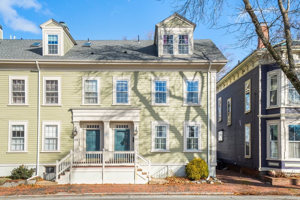 156 High St, Newburyport, Massachusetts, 2 Bedrooms Bedrooms, 5 Rooms Rooms,1.5 BathroomsBathrooms,Residential,For Sale,High St,73315443