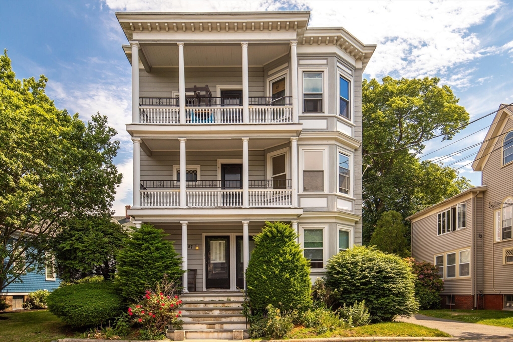 95-97 Eastern Ave, Lynn, Massachusetts, 2 Bedrooms Bedrooms, 5 Rooms Rooms,1 BathroomBathrooms,Residential,For Sale,Eastern Ave,73253976