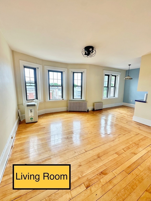 1161 Commonwealth Ave, Boston, Massachusetts, 2 Bedrooms Bedrooms, 4 Rooms Rooms,1 BathroomBathrooms,Residential Lease,For Rent,Commonwealth Ave,73315502