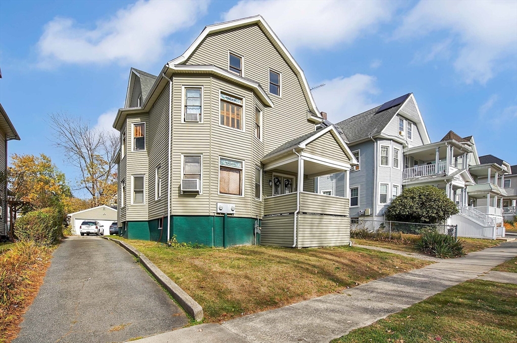 31 Chase Ave, Springfield, Massachusetts, 8 Bedrooms Bedrooms, 16 Rooms Rooms,3 BathroomsBathrooms,Residential Income,For Sale,Chase Ave,73315616