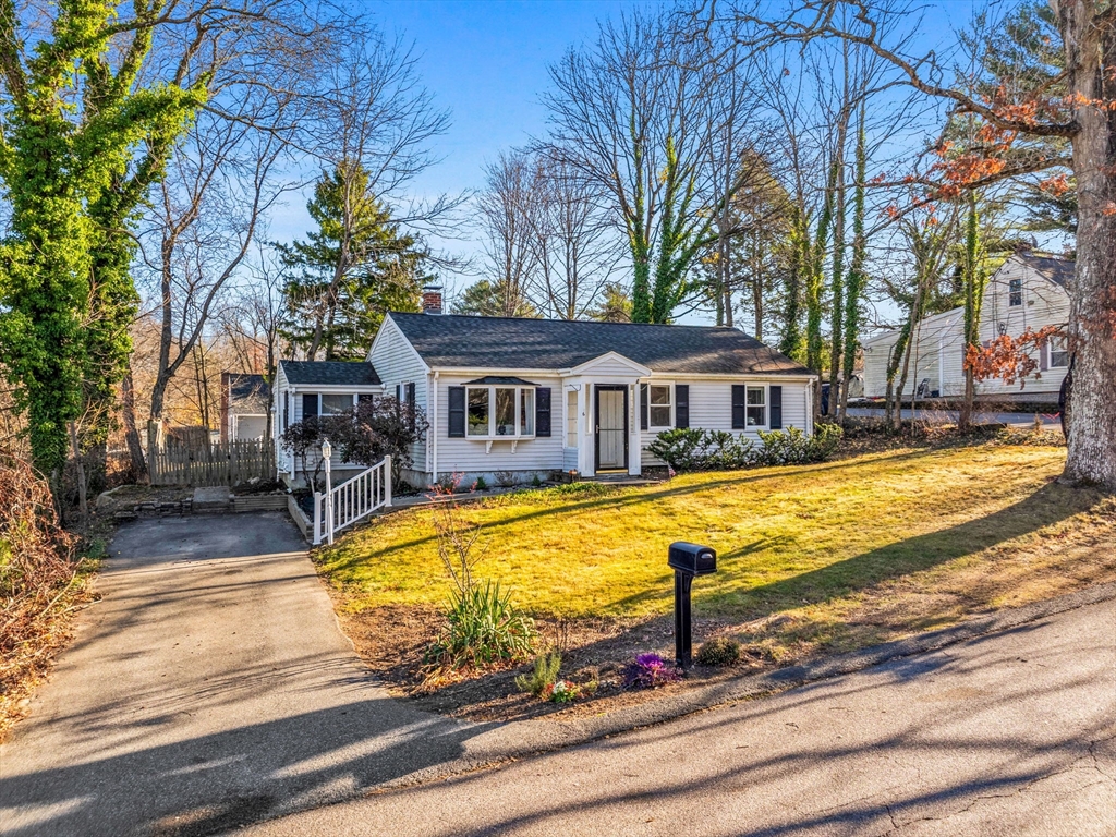 6 Gabriel Rd, Sharon, Massachusetts, 3 Bedrooms Bedrooms, 5 Rooms Rooms,1 BathroomBathrooms,Residential,For Sale,Gabriel Rd,73315714