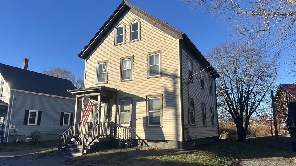 15 Weir Ave, Taunton, Massachusetts, 6 Bedrooms Bedrooms, 10 Rooms Rooms,2 BathroomsBathrooms,Residential Income,For Sale,Weir Ave,73315732