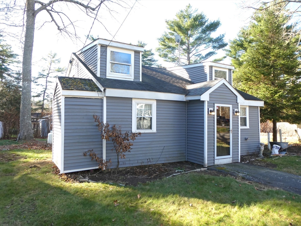 25 Spruce Road, Lakeville, Massachusetts, 2 Bedrooms Bedrooms, 6 Rooms Rooms,1 BathroomBathrooms,Residential,For Sale,Spruce Road,73315740