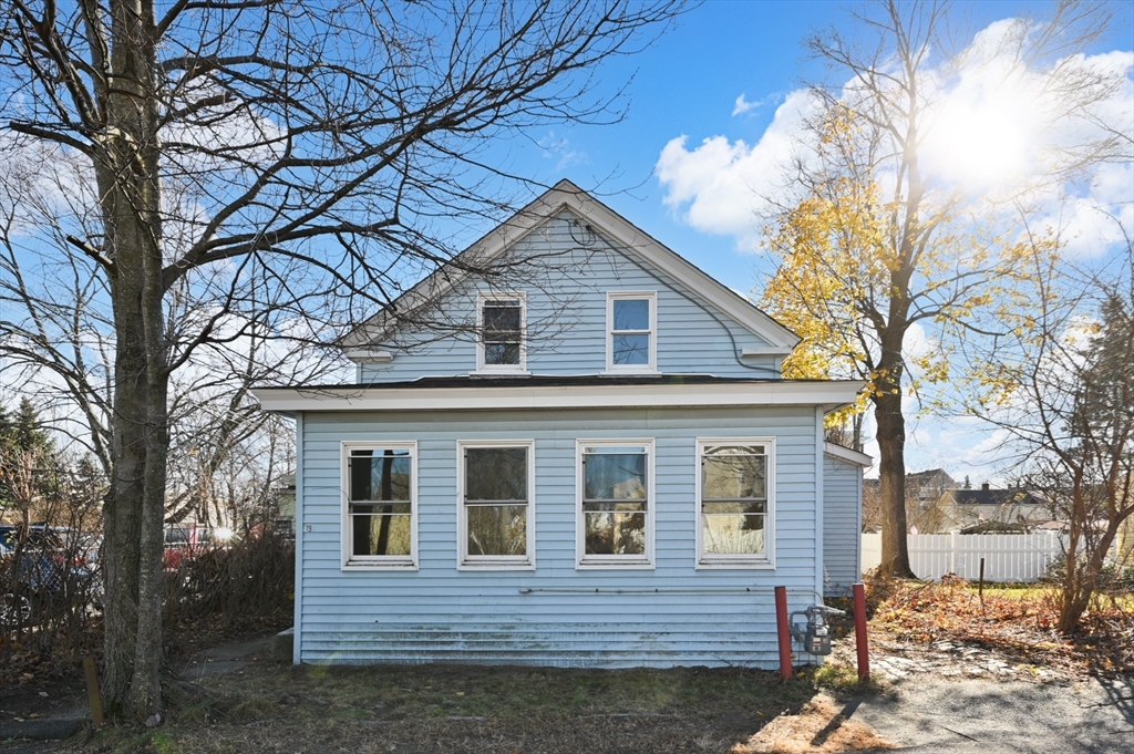 19 Front St, Lawrence, Massachusetts, 3 Bedrooms Bedrooms, 7 Rooms Rooms,1 BathroomBathrooms,Residential,For Sale,Front St,73315885