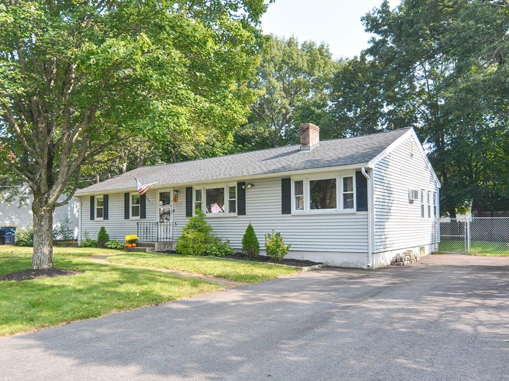 15 Suffolk Rd, Sharon, Massachusetts, 3 Bedrooms Bedrooms, 7 Rooms Rooms,2 BathroomsBathrooms,Residential,For Sale,Suffolk Rd,73315766