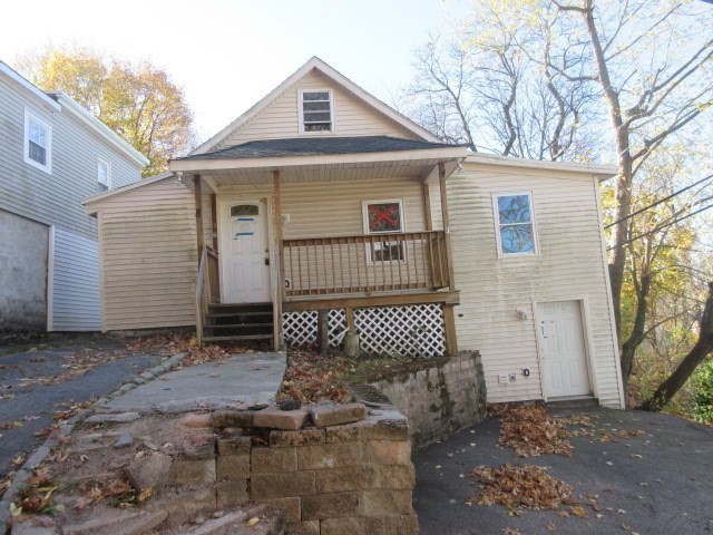 8 Hawkins Street, Worcester, Massachusetts, 3 Bedrooms Bedrooms, 6 Rooms Rooms,1 BathroomBathrooms,Residential,For Sale,Hawkins Street,73315940