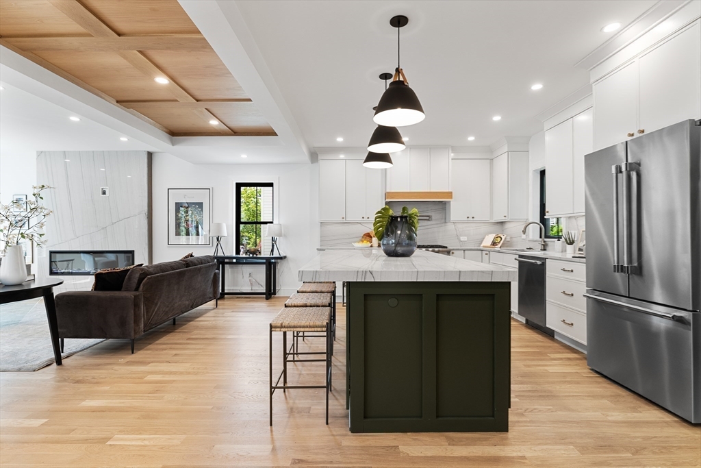 319 Summer St, Somerville, Massachusetts, 5 Bedrooms Bedrooms, 17 Rooms Rooms,4.5 BathroomsBathrooms,Residential,For Sale,Summer St,73251047